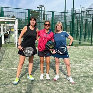 Onze speelster Natacha M. trok naar Barcelona voor padellessen met Paula Eyheraguibel